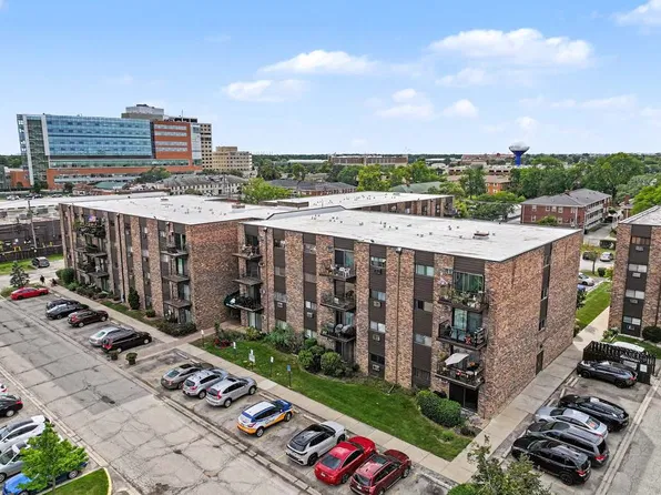 8901 N Western Ave APT 104, Des Plaines, IL 60016
