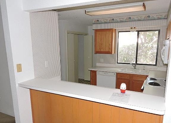 5th image of 613 Prairie Dell St