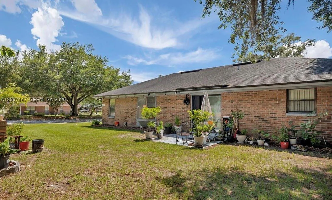 3 bed, 2.0 bath, $1,800 — Photo 2