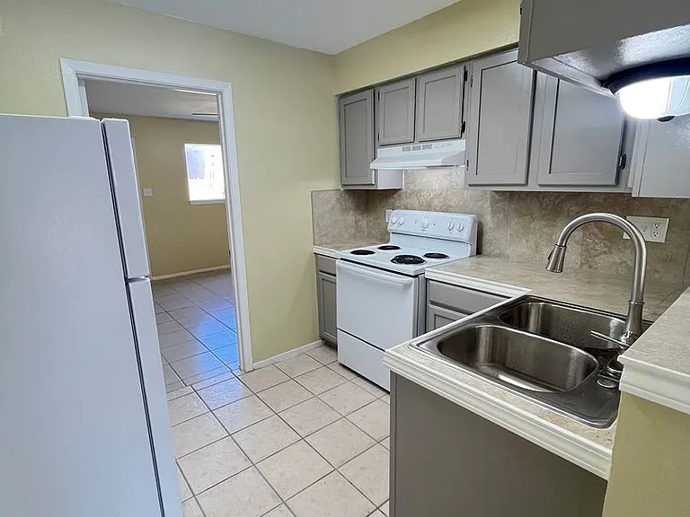 Town Creek Apartments — Photo 15
