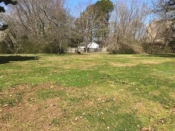 7433 Church Ct, Nassawadox, VA 23354