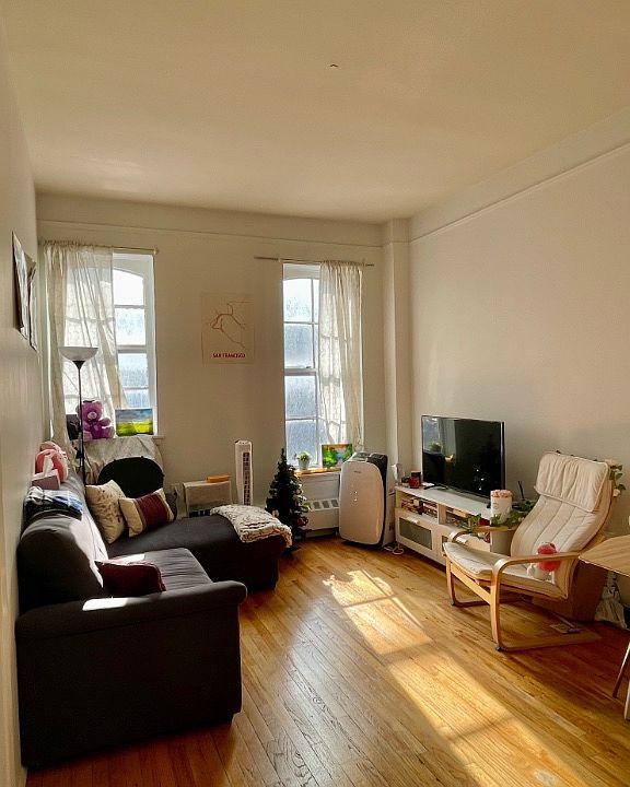1st image of 1555 2nd Ave APT 2F