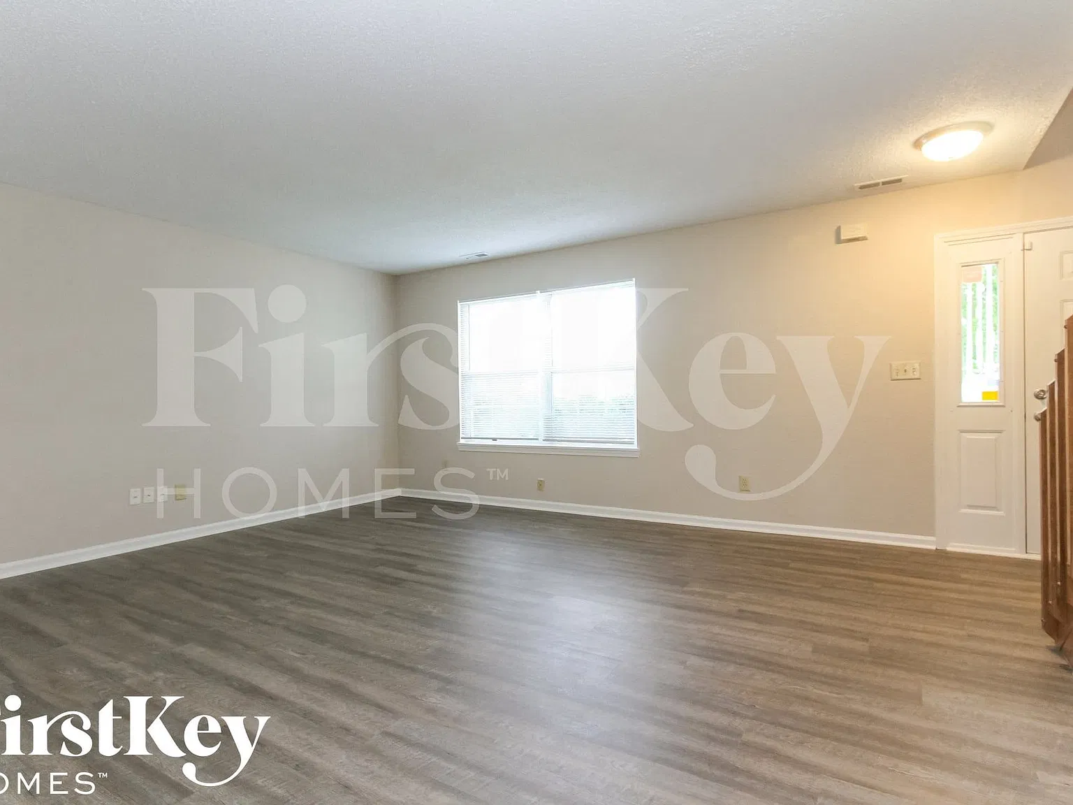 4 bed, 2.5 bath, 2332 sqft, $2,355 — Photo 3