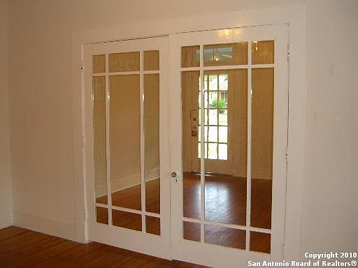5th image of 1131 W Summit Ave