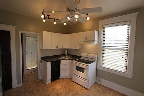 3723 California Ave APT 2 photo 1