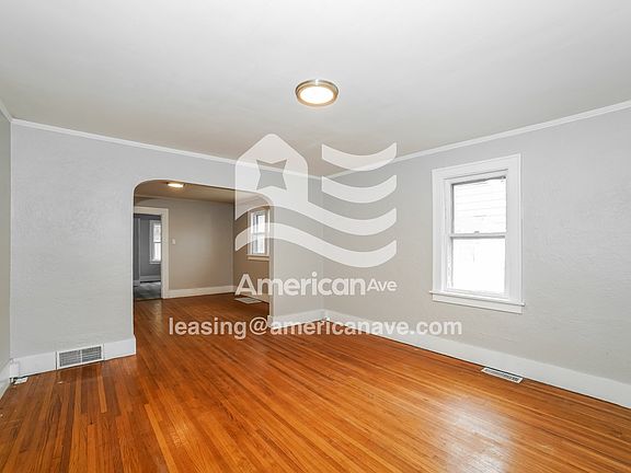 1818593_003_wm_-_living_room_13270507.jpg