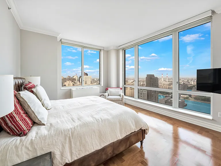 401 E 60th St #33C — Photo 7
