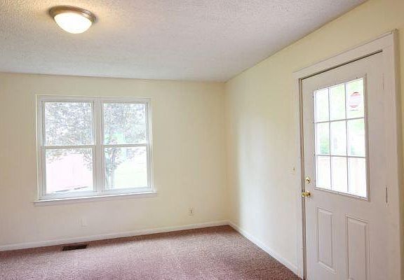 2nd image of 302 Cunningham Ln