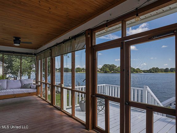 4th image of 128 Bridge Water Dr