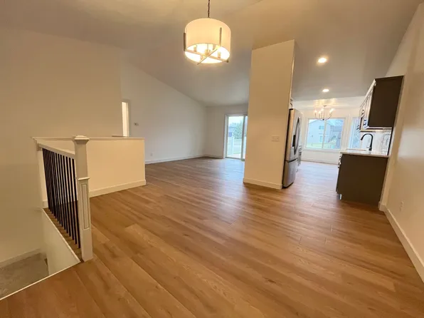 2504 E Augusta St, Brandon, SD 57005