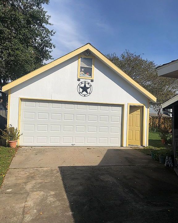 2nd image of 12118 Meadowhollow Dr