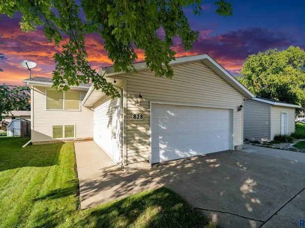 828 S Suburban Dr, Sioux Falls, SD 57110