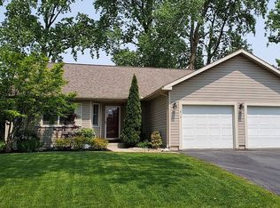 812 N Hill Trl, Findlay, OH 45840