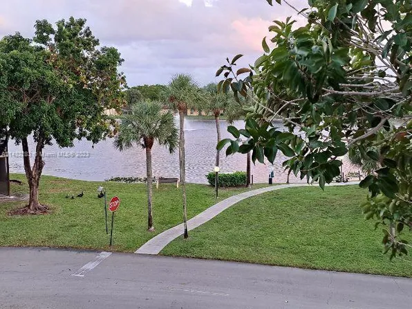 301 Cambridge Rd APT 306, Hollywood, FL 33024