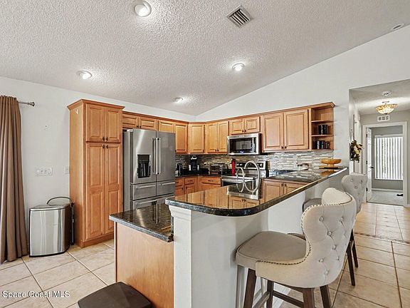 5th image of 1692 Carbondale Ave NW