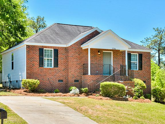4th image of 3704 Madrid Dr N