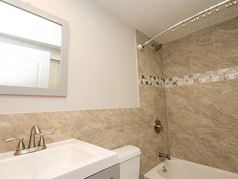 592 Poplar St — Photo 7
