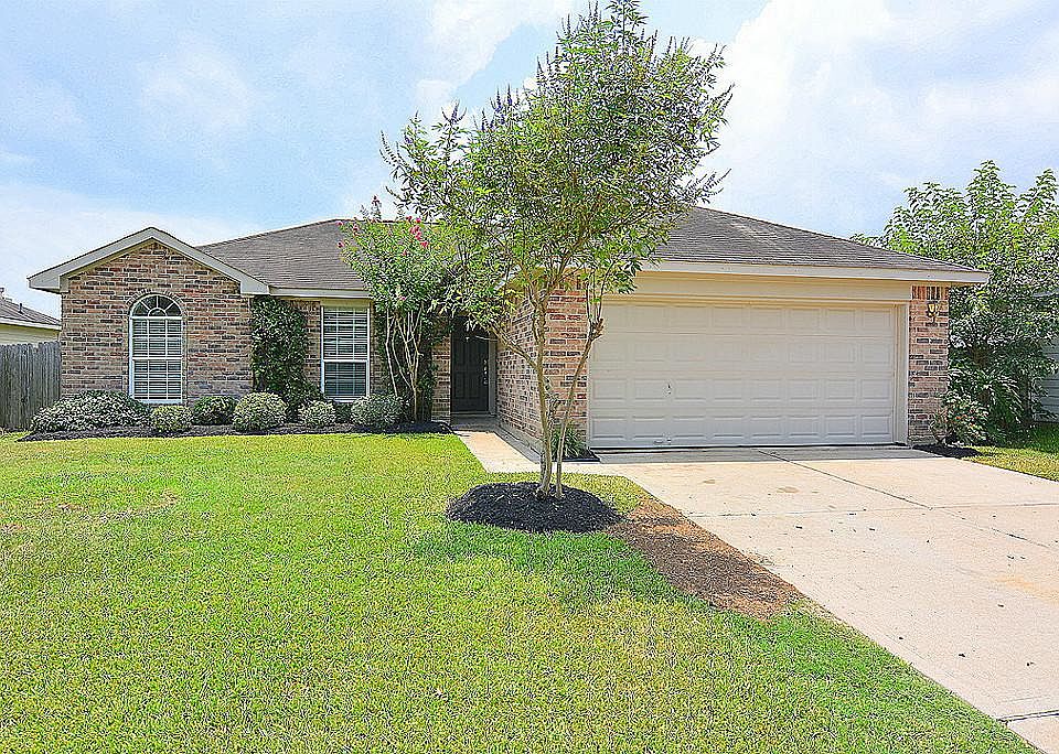 Great 1-story home in Ranch Country!