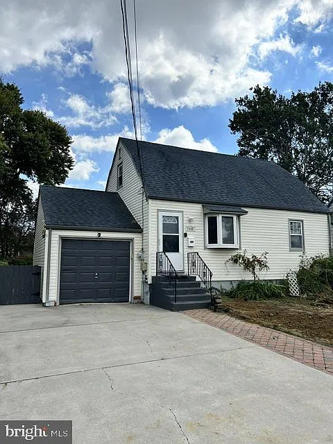 3 bed, 1.0 bath, 1038 sqft, $2,750 — Photo 1