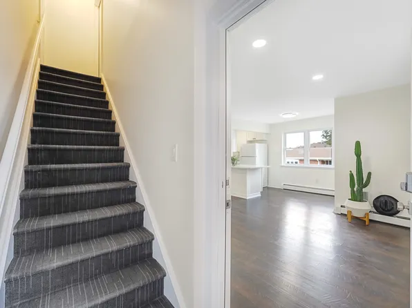 232 Lawton Avenue image 10 of 13