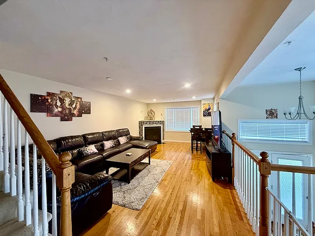 33 John Hancock Dr — Photo 8