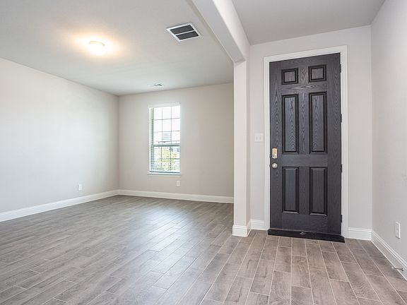 5th image of 1557 Addison Dr