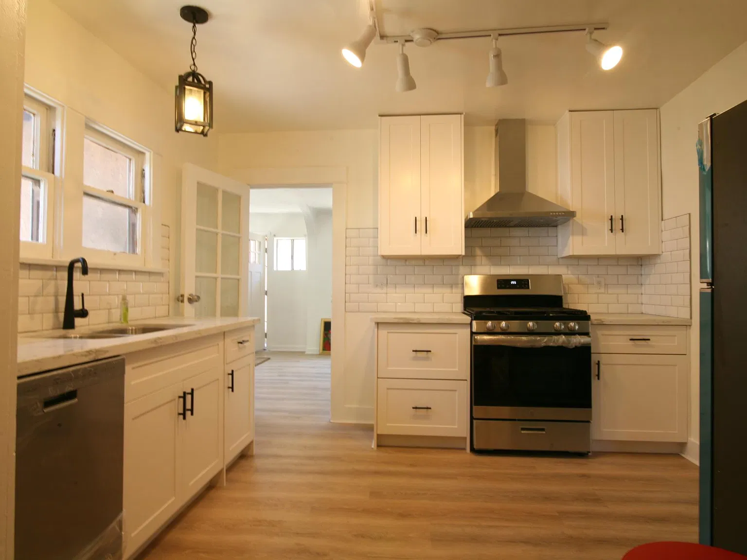 2 bed, 1.5 bath, 810 sqft, $2,650 — Photo 2