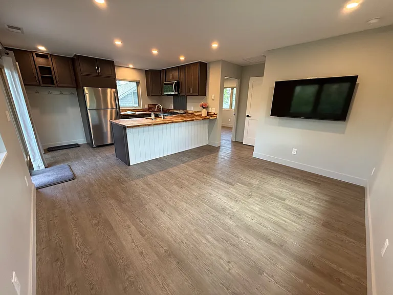 518 W Hayes St — Photo 8