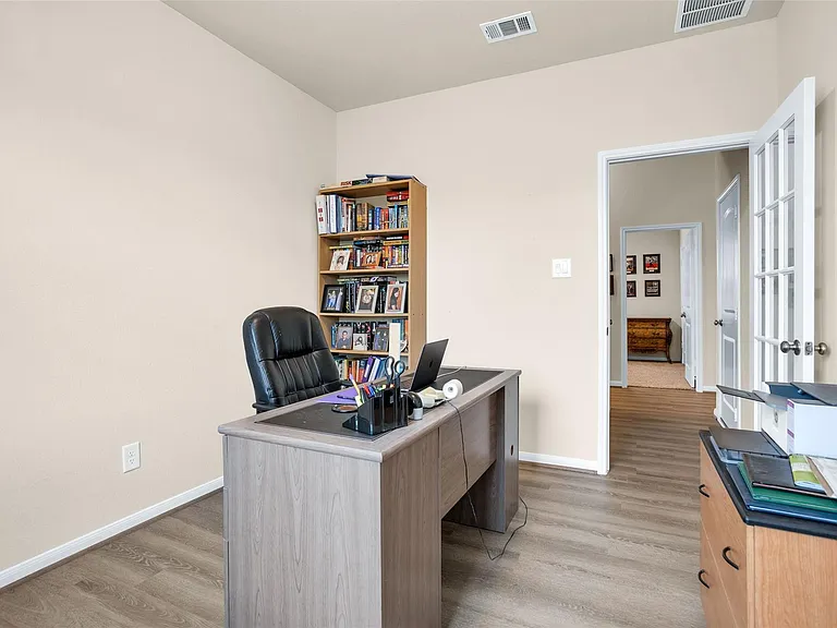 18806 Legend Oaks Dr — Photo 25
