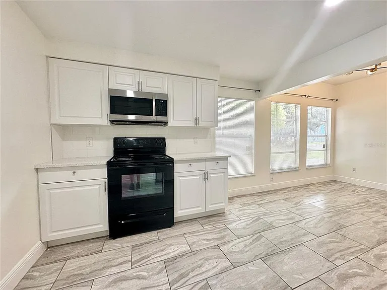 122 S Bulova Dr — Photo 4