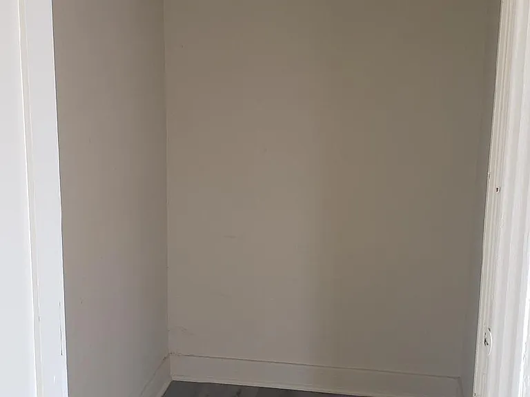 Living - Walk-in Closet
