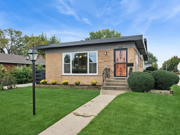 3945 Birchwood Ave, Skokie, IL 60076
