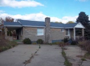 90 Middle Run Rd, Chester, WV 26034