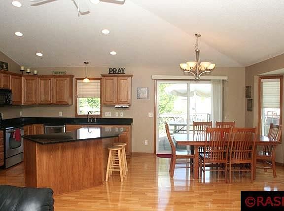 4th image of 136 Pebble Creek Dr