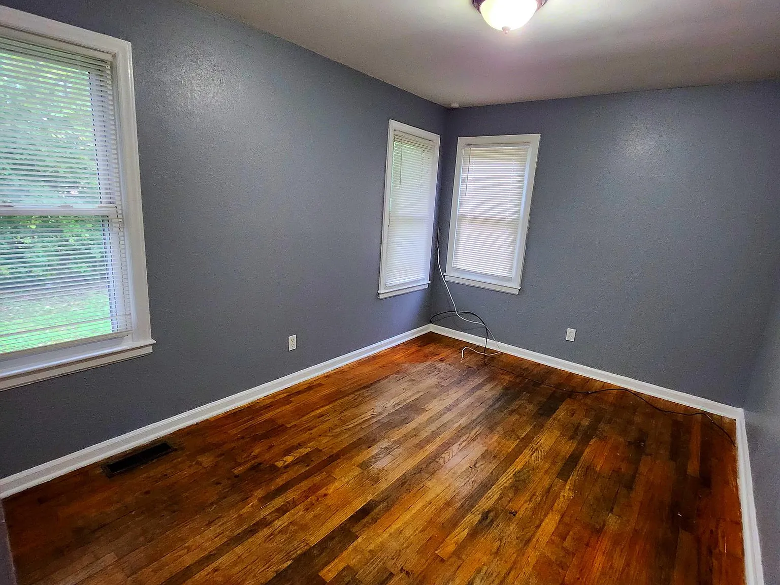 3 bed, 1054 sqft, $1,699 — Photo 4