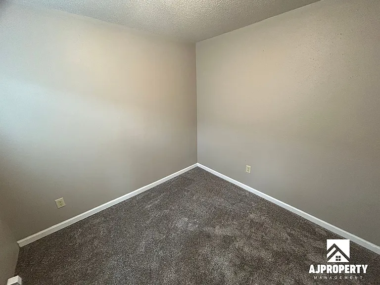 3309 S Elmwood Ave — Photo 10