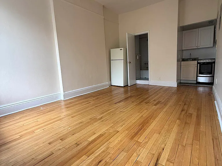 113 W 70th St #5B — Photo 4
