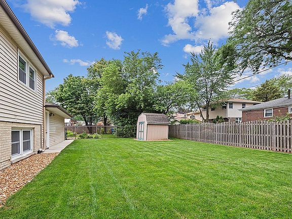 3rd image of 17018 Odell Ave