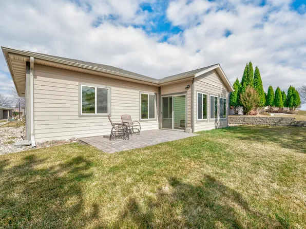 3422 Golf Villa Dr, Milford, IA 51351