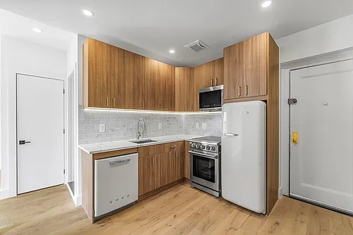 82-86 W Washington Pl Photo 1