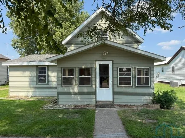 109 E Randolph St, Anthon, IA 51004