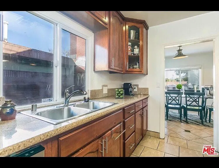 Chef's Kitchen, all stainless appliances included