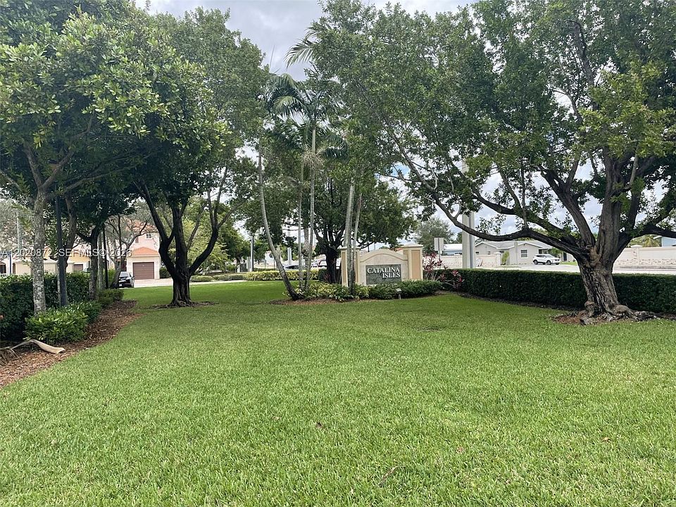 1st image of 8835 S Isles Cir