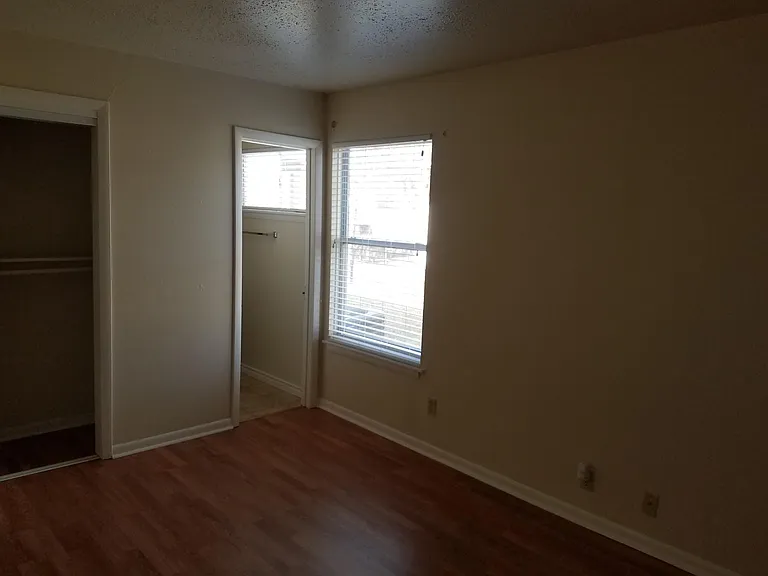 387 Covina Ave — Photo 17