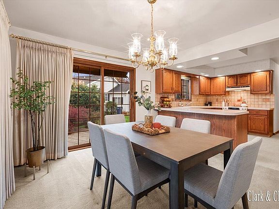 3rd image of 2220 Mission Hills Dr SE
