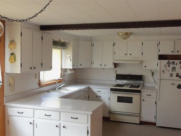 2nd image of 2130 Mustang St