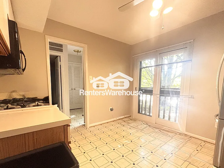 20469 Waters Point Ln — Photo 2