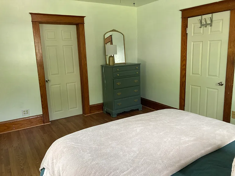 320 Malletts Bay Ave #C — Photo 13
