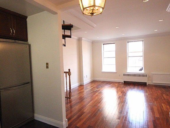 3rd image of 220 W 104th St Ph W
