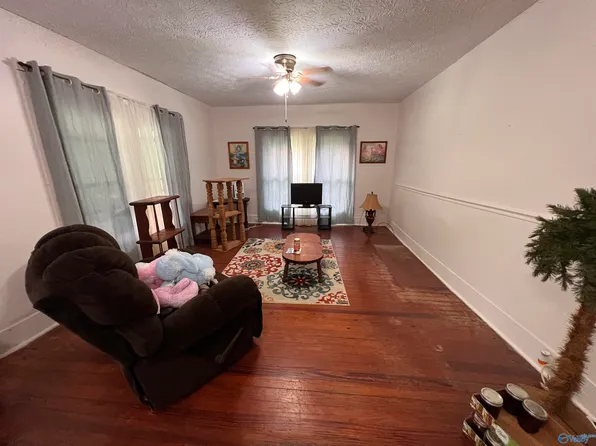 104 Stinson St, Centre, AL 35960